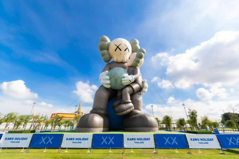 ✨KAWS HOLIDAY THAILAND✨