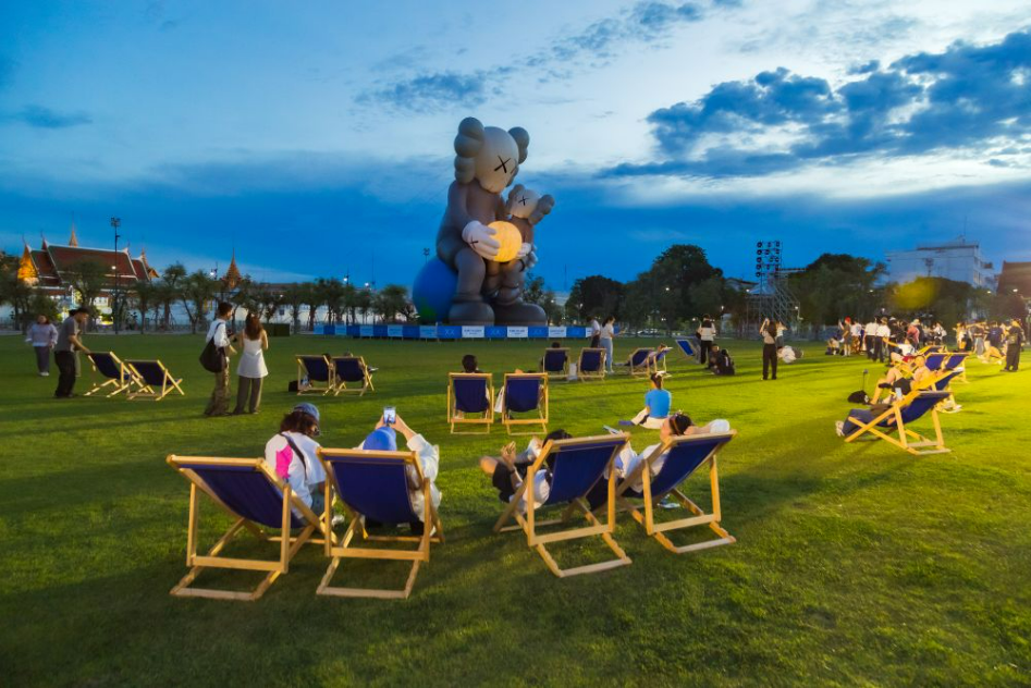 ✨KAWS HOLIDAY THAILAND✨