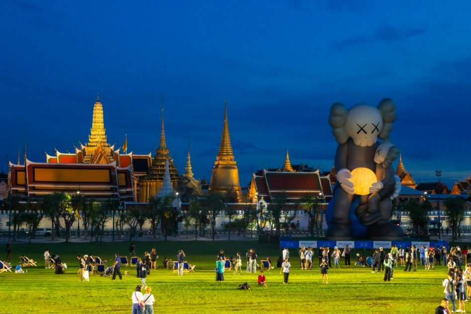 ✨KAWS HOLIDAY THAILAND✨