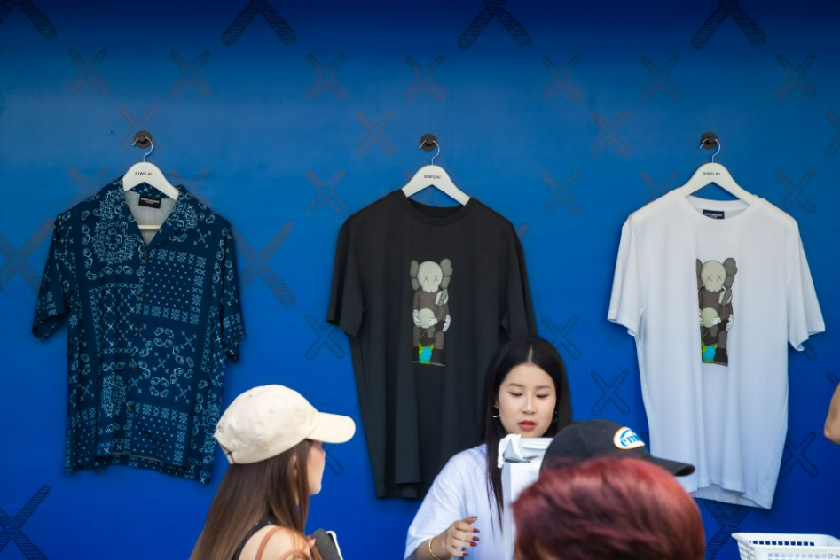 ✨KAWS HOLIDAY THAILAND✨